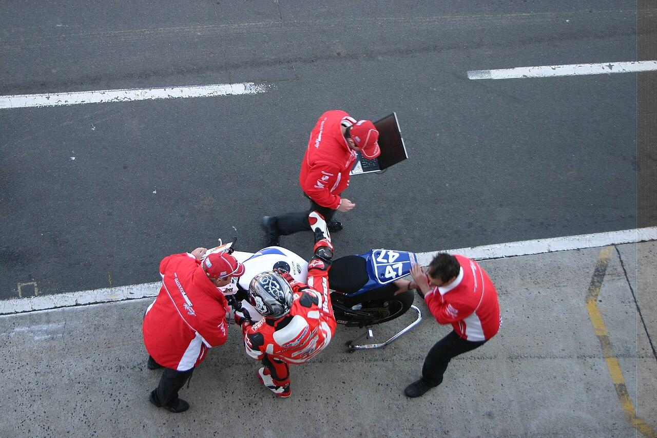 MotoGP下沉：让运动回到人群之中（规则判罚视角）